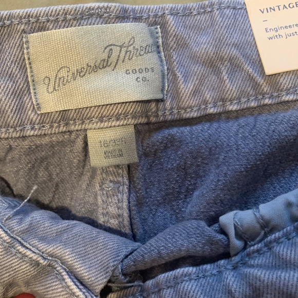 Universal Thread Washed Denim Straight Leg Jeans - Picture 4 of 6